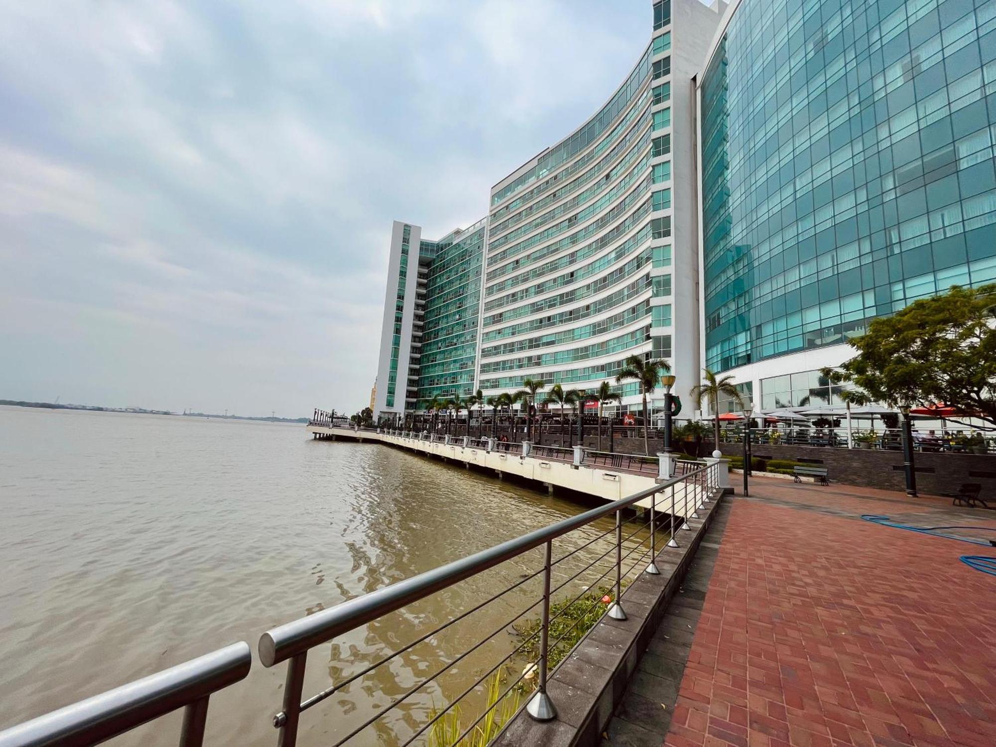 Suite Frente Al Rio En Puerto Santa Ana Riverfront Guayaquil Bagian luar foto