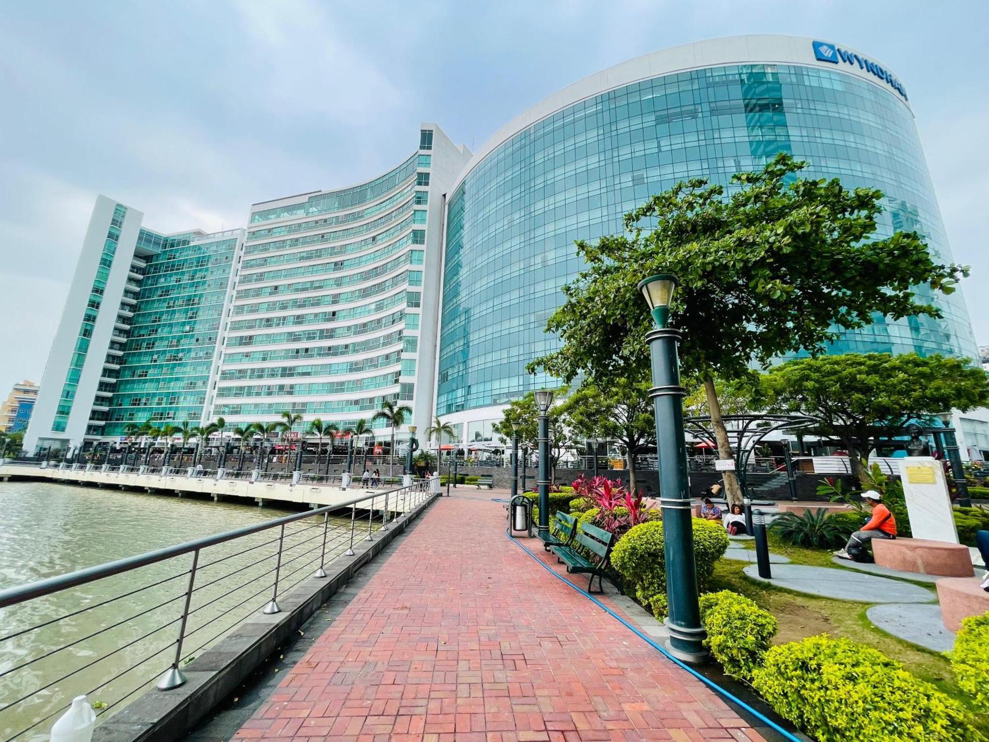 Suite Frente Al Rio En Puerto Santa Ana Riverfront Guayaquil Bagian luar foto